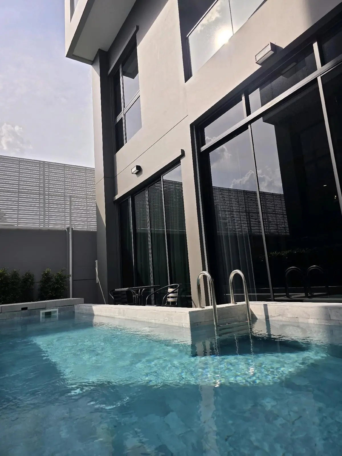 🌜🌟🌛ให้เช่าบ้านเดี่ยวสไตล์ Private Pool Villa 3 ชั้น ระดับ Super Luxury ในย่านเลียบด่วนรามอินทรา 3