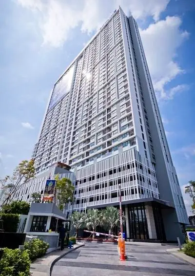 ห้องสวย **ขายต่ำกว่าทุน** Skyline Rattanathibet สกายไลน์ รัตนาธิเบศร์ ห้องมุมด้านหน้า วิว 2 ด้าน (***ห้องไม่มีเสียหายจากแผ่นดินไหว***)