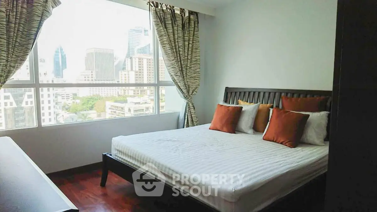 คอนโด 2-ห้องนอน ที่ เออร์บานา หลังสวน คอนโดมิเนียม ใกล้ BTS ราชดำริ 3