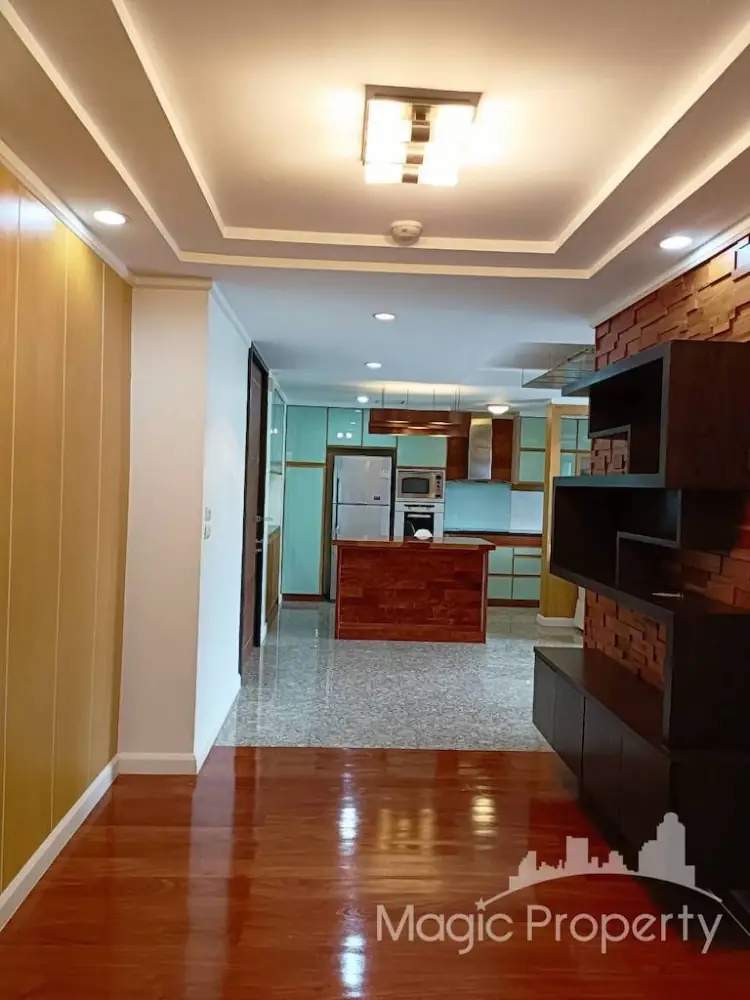 ขายคอนโดมิเนียม 2 ห้องนอน ใน อเวนิว 61 แขวงคลองตันเหนือ เขตวัฒนา กทม. 2