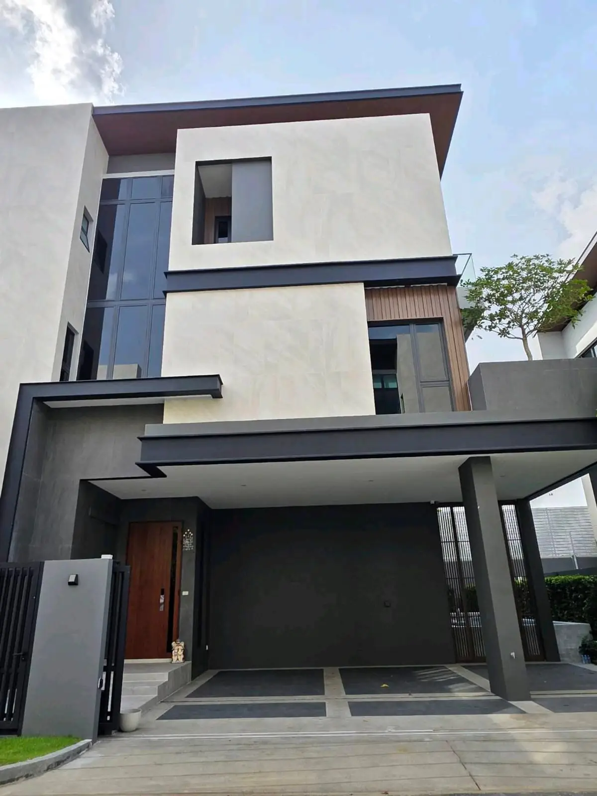🔥🔥🔥ให้เช่าบ้านเดี่ยวสไตล์ Private Pool Villa 3 ชั้น ระดับ Super Luxury ในย่านเลียบด่วนรามอินทรา 🔥🔥🔥