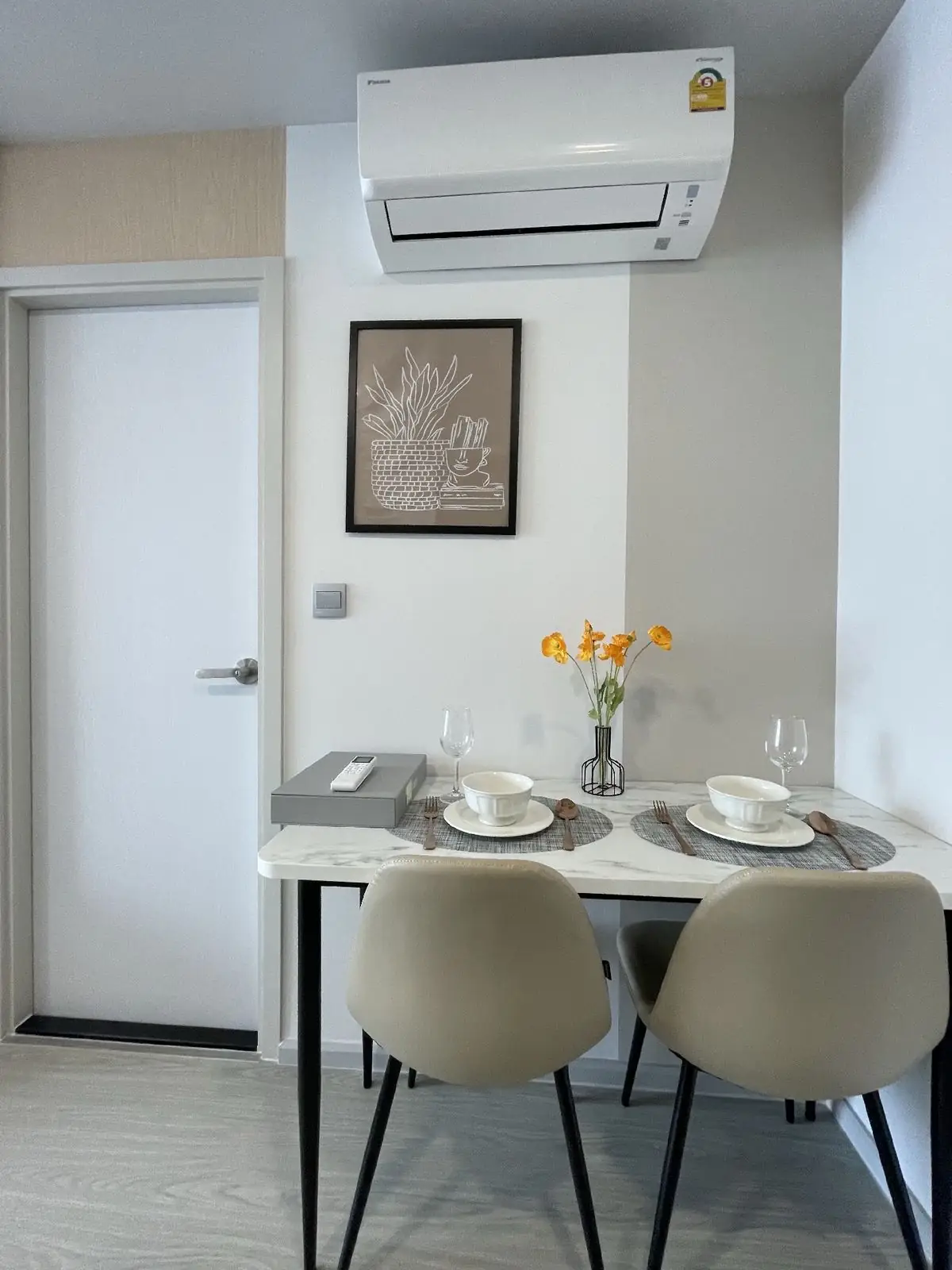 15000 baht brand new decorated 1 bedroom condo first time to rent 15000泰铢一室一厅全新装修首次出租 2