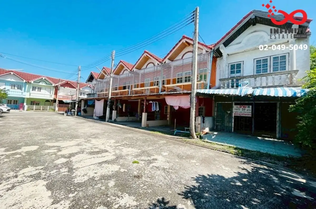 ขายทาวน์เฮ้าส์ 2 ชั้น 18 ตรว.ถนนนราธิป ใกล้สี่แยกชะอำ เหมาะกับครอบครัวเริ่มต้น 2
