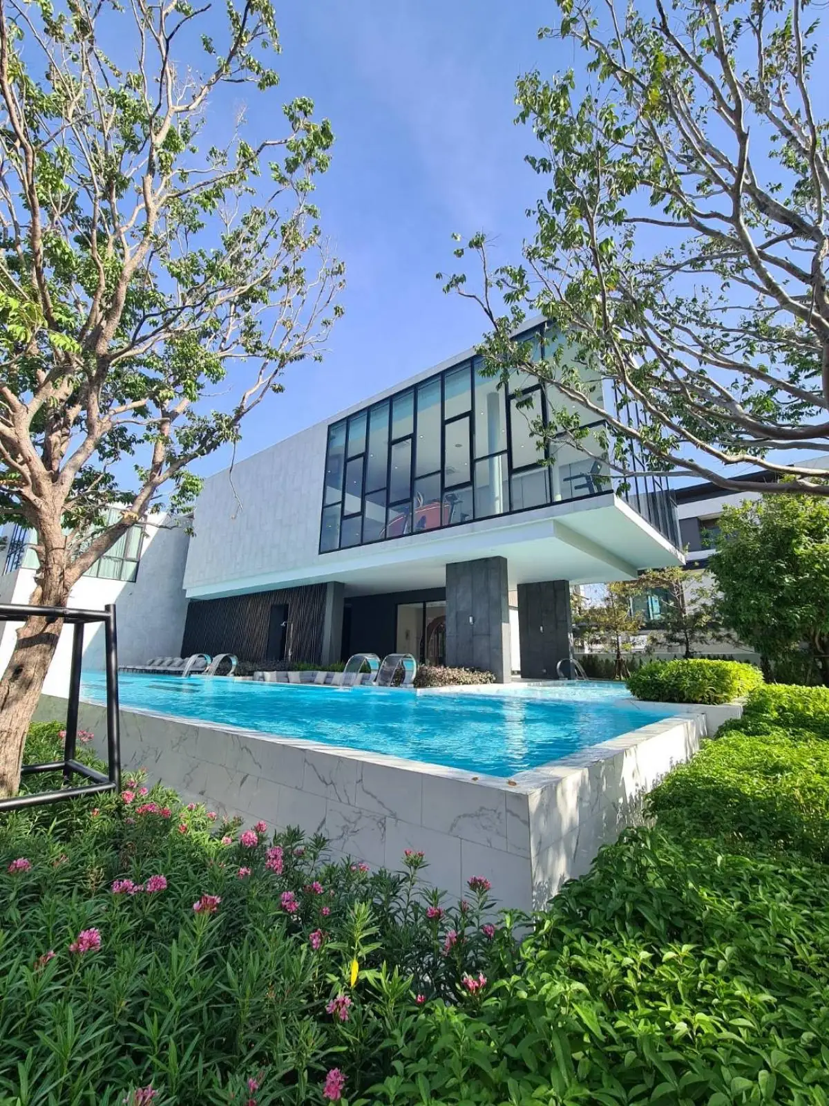 🌜⭐️🌛ให้เช่าบ้านเดี่ยวสไตล์ Private Pool Villa 3 ชั้น ระดับ Super Luxury ในย่านเลียบด่วนรามอินทรา