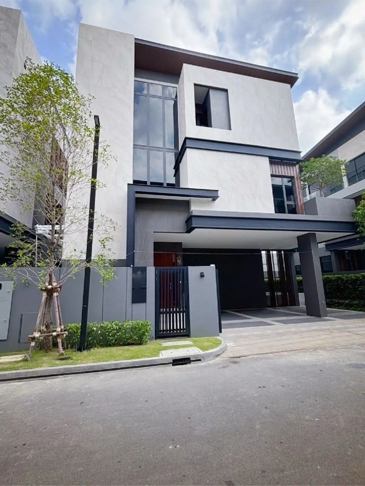 THE HONOR YOTHINPATTANA FOR RENT