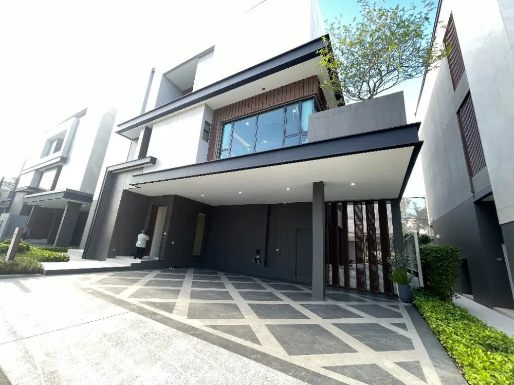 5 bedrooms 7 bathrooms 4 parking 564 sqm at The Honor Yothinpattana