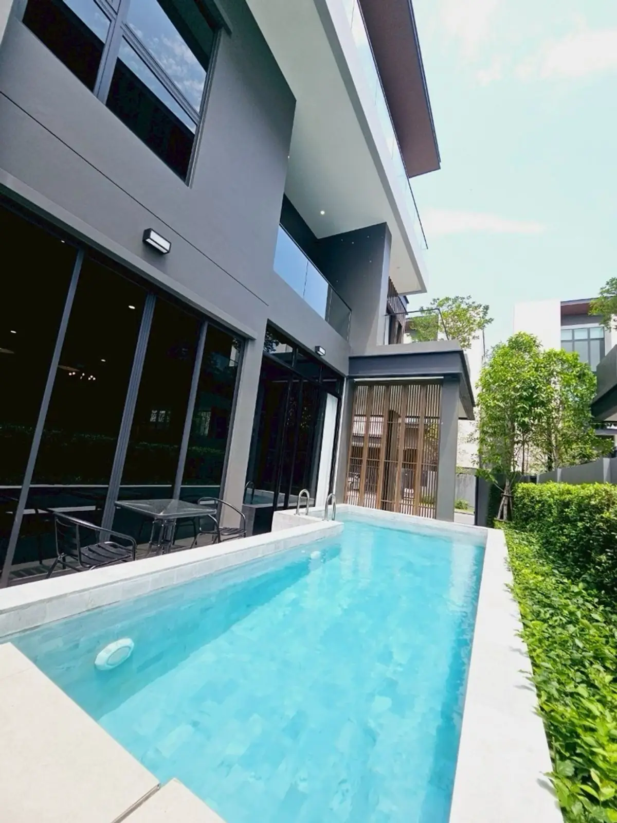 ให้เช่า For Rent – Brand New Super Luxury Pool Villa at The Honor Yothinpattana ดิ ออเนอร์ โยธินพัฒนา สระส่วนตัว 3