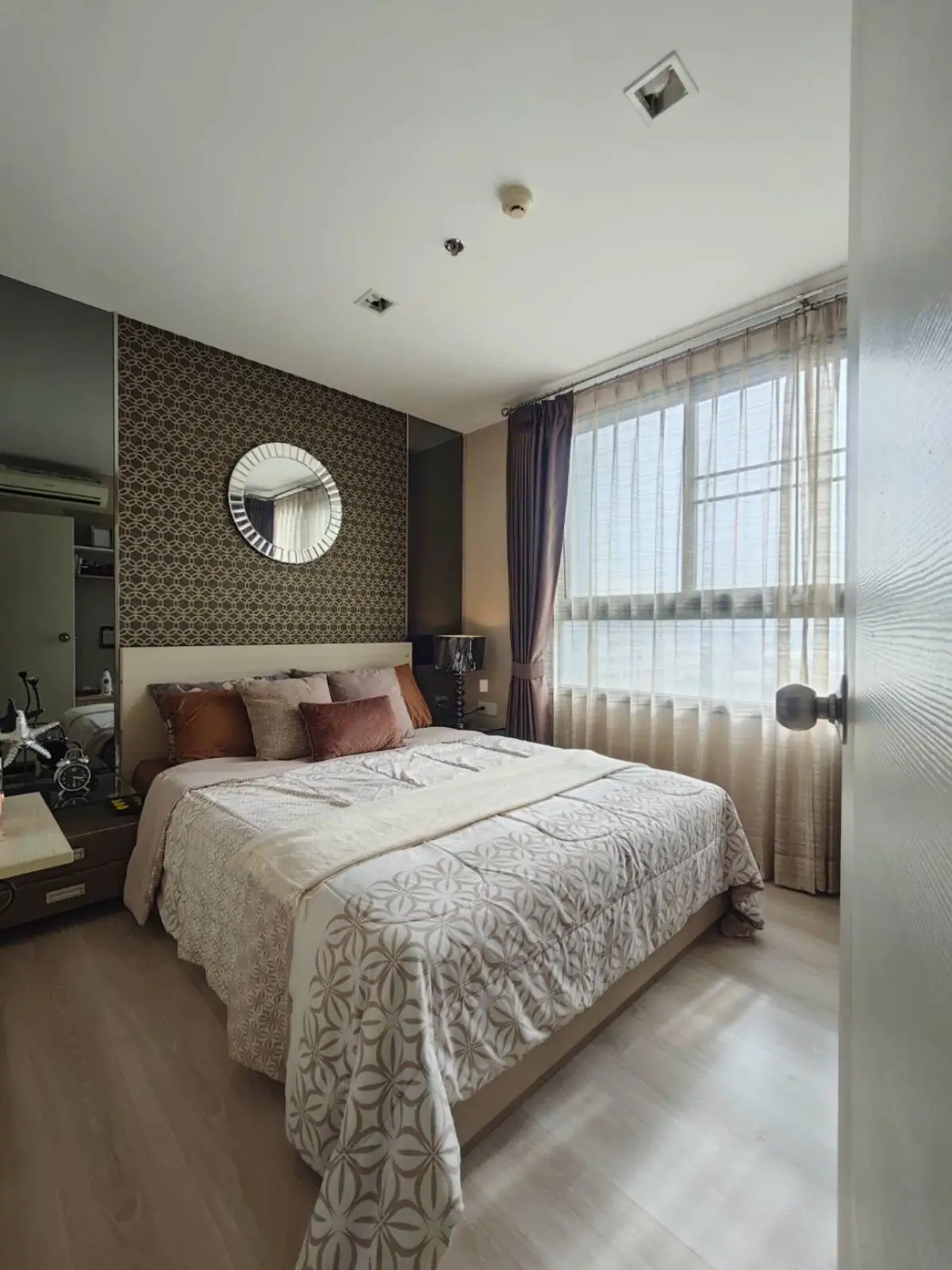 ห้องสวย **ลดราคา** Skyline Rattanathibet สกายไลน์ รัตนาธิเบศร์ ห้องมุมด้านหน้า วิว 2 ด้าน (***ห้องไม่มีเสียหายจากแผ่นดินไหว***)