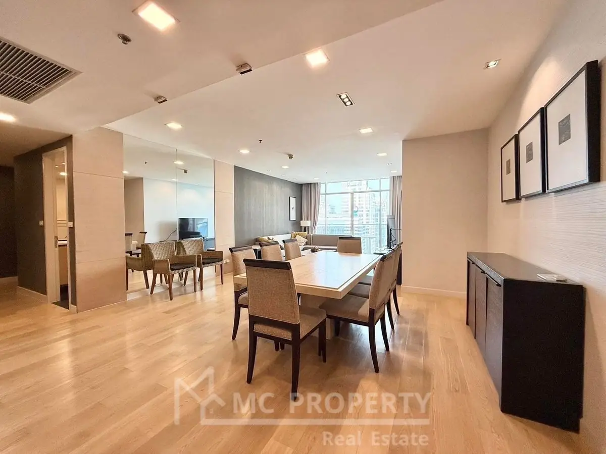 Urbana 2 ห้องนอน 139sqm 20fl ++ ให้เช่าเพียง 60,000 โปรดติดต่อ 0816878954