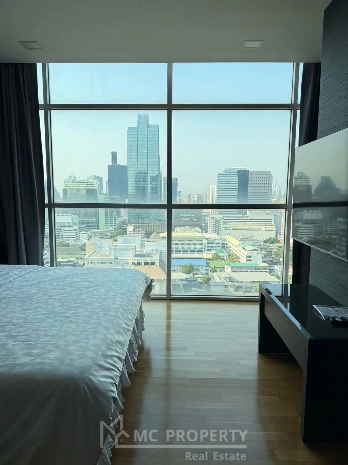 Urbana 2 ห้องนอน 139sqm 20fl ++ ให้เช่าเพียง 60,000 โปรดติดต่อ 0816878954 2