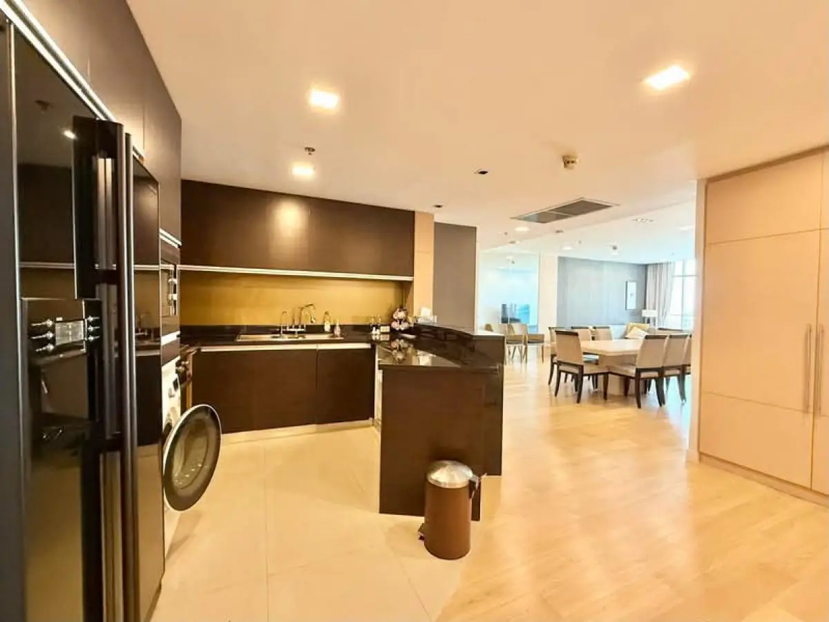 ประกาศขาย คอนโด Urbana Sathorn